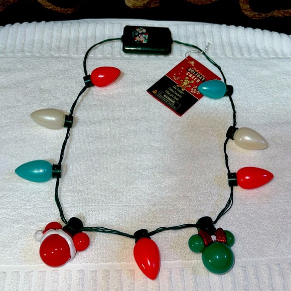 DISNEYPARKS EXCLUSIVE HOLIDAY GLOW LIGHT UP ANIMATED SINGING EARS NECKLACE NWT - Picture 1 of 10